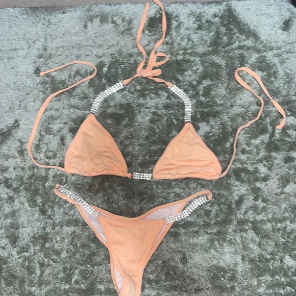 Bikini - Picture 2 of 6